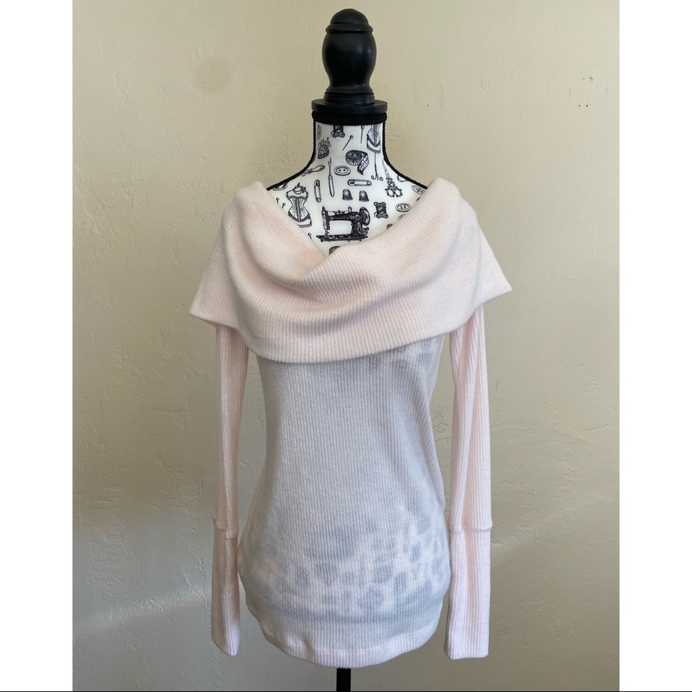 Elegant Off-Shoulder Ribbed Knit Top - Picture 2 of 10